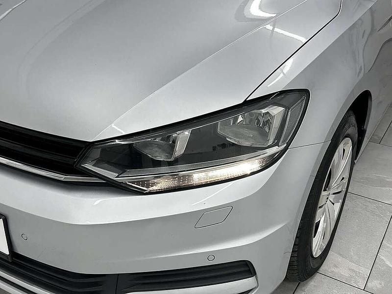 Gebraucht VW Touran 116 PS (85 kW) 2019 Silber Van / Kleinbus
