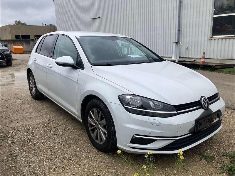 Gebraucht VW Golf VII 116 PS (85 kW) 2019 Weiß Limousine