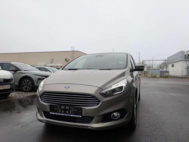 Gebraucht Ford S-MAX Titanium 179 PS (131 kW) 2015 Silber Van / Kleinbus