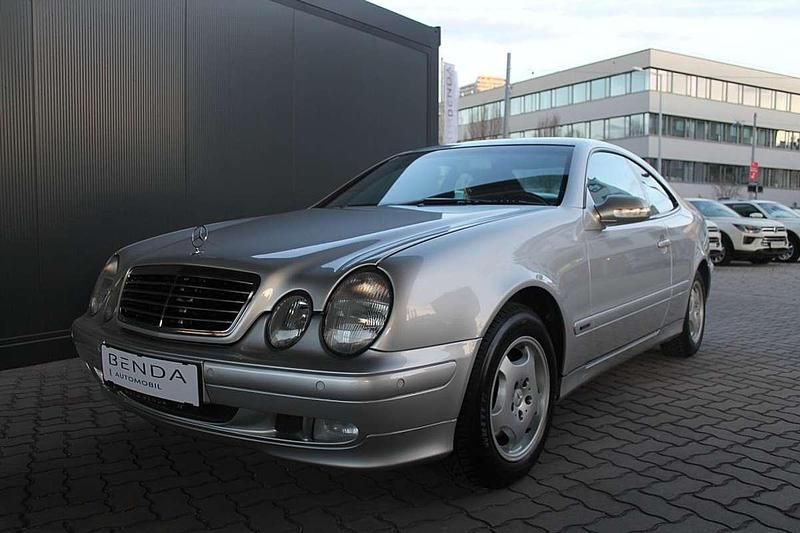 Silber Gebraucht 2001 Mercedes CLK200 Avantgarde Coupé | € 7.200 - Bild 1/4