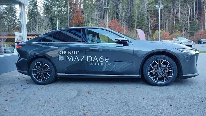 Neu Mazda 6e Takumi-Line 180 kW (245 PS) 2025 Grau Limousine