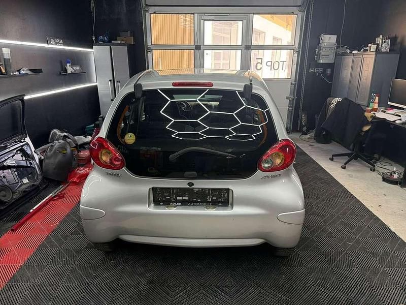 Gebraucht Toyota Aygo Basis 68 PS (50 kW) 2008 Silber Kleinwagen