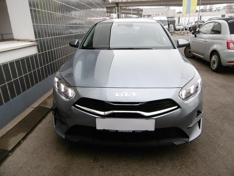 Gebraucht Kia Ceed Silver 99 PS (72 kW) 2025 Lunarsilber met. Kleinwagen