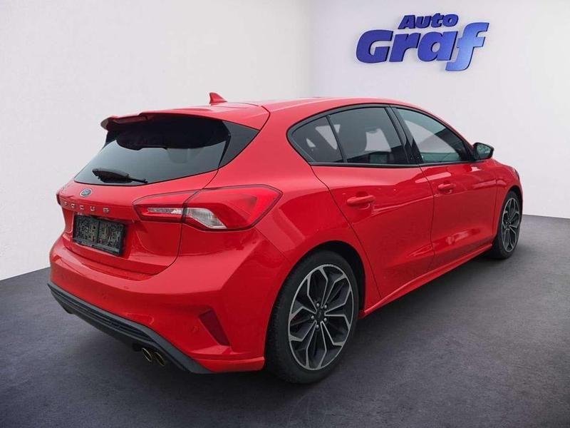 Gebraucht Ford Focus Business Edition 124 PS (91 kW) 2018 Rot Limousine