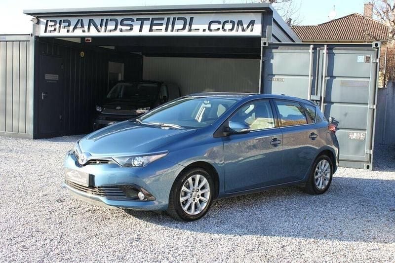 Gebraucht 2015 Toyota Auris Active Limousine | € 15.590 - Bild 1/4