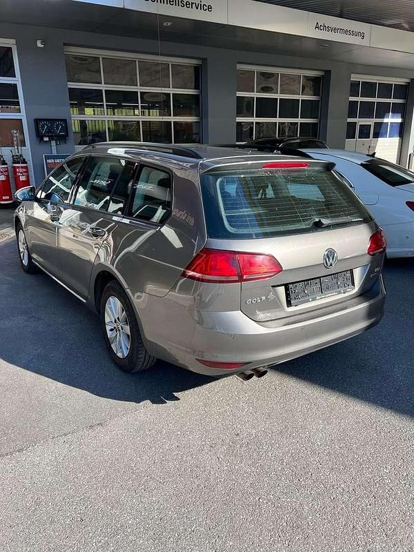 Gebraucht VW Golf VII Comfortline 105 PS (77 kW) 2014 Grau Kombi