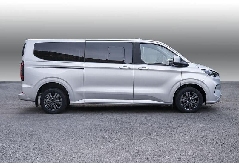 Neu Ford Tourneo 136 PS (100 kW) 2025 Van / Kleinbus