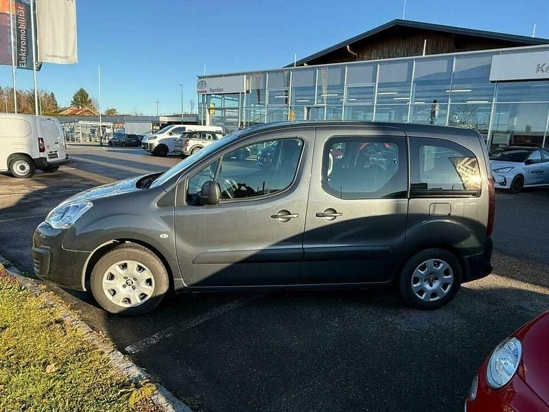 Gebraucht Peugeot TePee Active 99 PS (72 kW) 2018 Van / Kleinbus