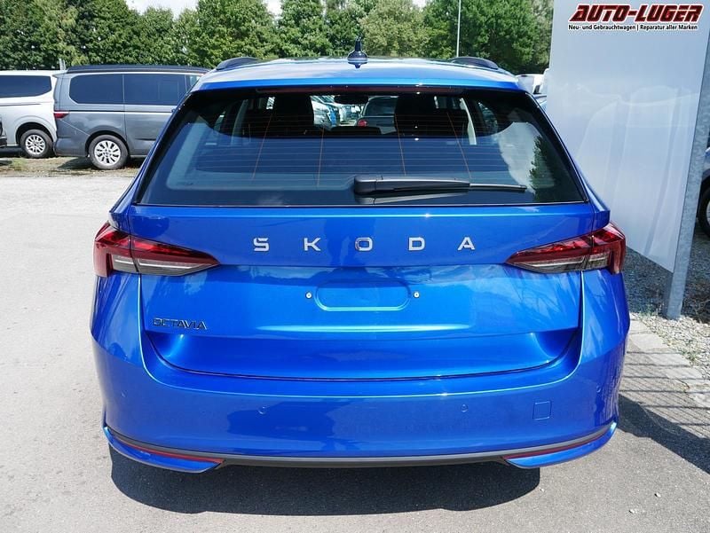 Neu Skoda Octavia Selection 2025 Raceblau metallic Kombi