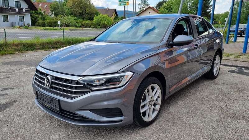 Grau Gebraucht 2019 VW Jetta Limousine | € 15.500 - Bild 1/4