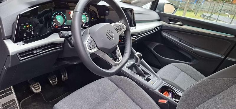 Gebraucht VW Golf VIII Move 131 PS (96 kW) 2023 Grau Limousine