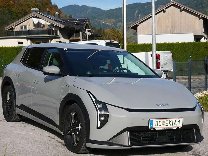 Neu Kia EV4 Plus 150 kW (204 PS) 2025 Grau Kleinwagen