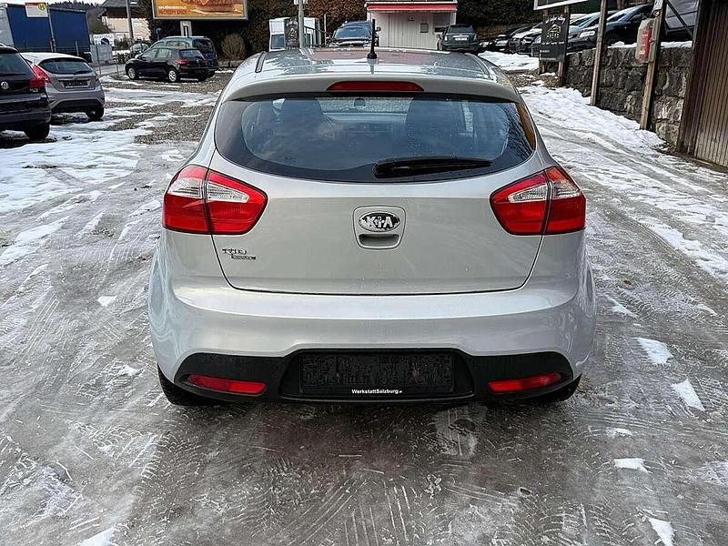 Gebraucht Kia Rio 86 PS (63 kW) 2013 Silber Limousine