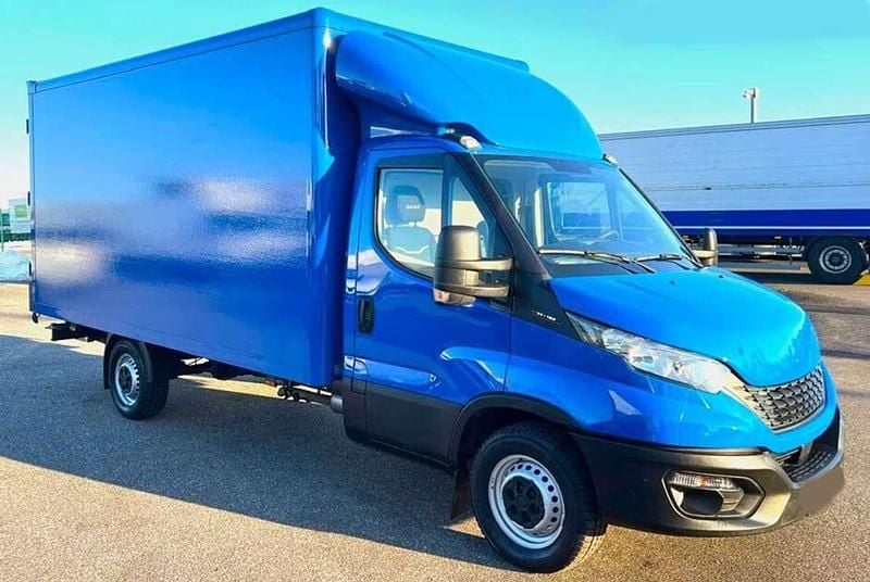 Gebraucht Iveco Daily 179 PS (131 kW) 2021 Blau Van