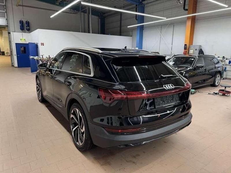 Gebraucht Audi e-tron Ambiente 300 kW (408 PS) 2021 Schwarz SUV