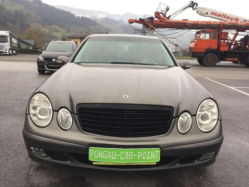 Gebraucht Mercedes E200 Elegance 122 PS (89 kW) 2004 Grau Limousine