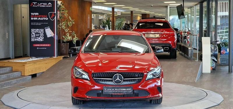 Gebraucht Mercedes CLA180 Night 109 PS (80 kW) 2017 Rot Limousine