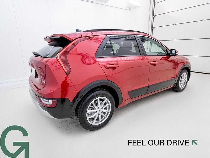 Gebraucht Kia Niro 104 PS (76 kW) 2023 Rot SUV