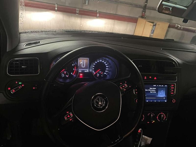 Gebraucht VW Polo Comfortline 60 PS (44 kW) 2017 Schwarz Kleinwagen