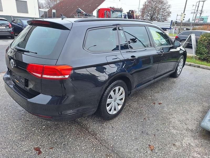 Gebraucht VW Passat Trendline 120 PS (88 kW) 2016 Schwarz Kombi