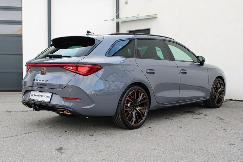Gebraucht Cupra Leon VZ 245 PS (180 kW) 2023 Hellgrau  normal Kombi