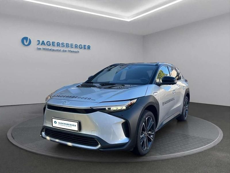 Silber Gebraucht 2025 Toyota bZ4X SUV | € 41.987 (Fairer Preis) - Bild 1/4