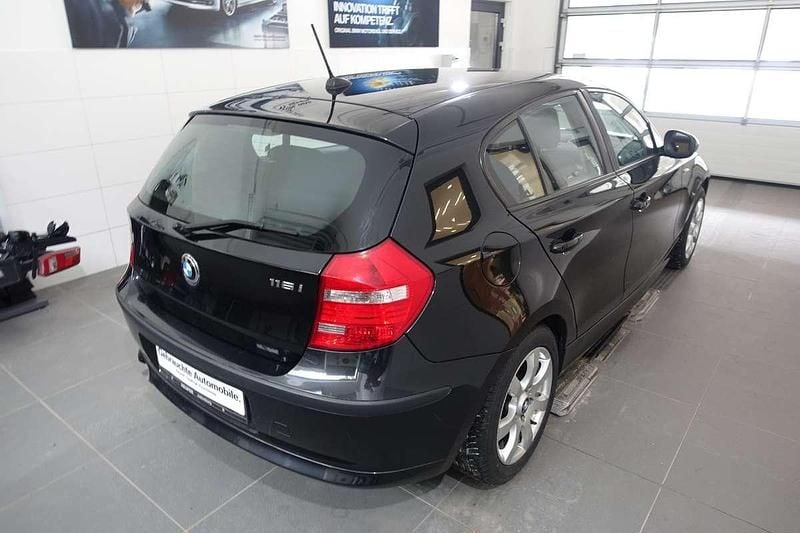 Gebraucht BMW 116 121 PS (88 kW) 2009 Schwarz Kleinwagen