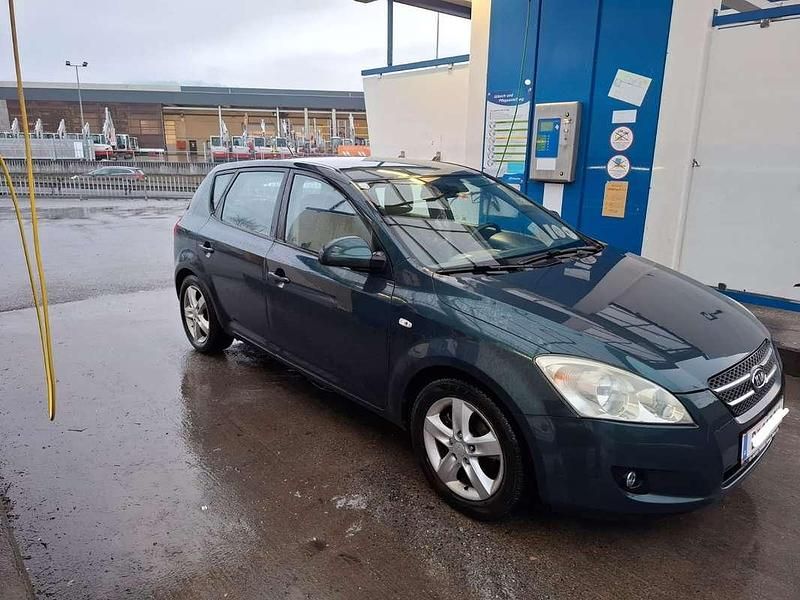 Grün Gebraucht 2008 Kia Ceed Active Kleinwagen | € 800 - Bild 1/4
