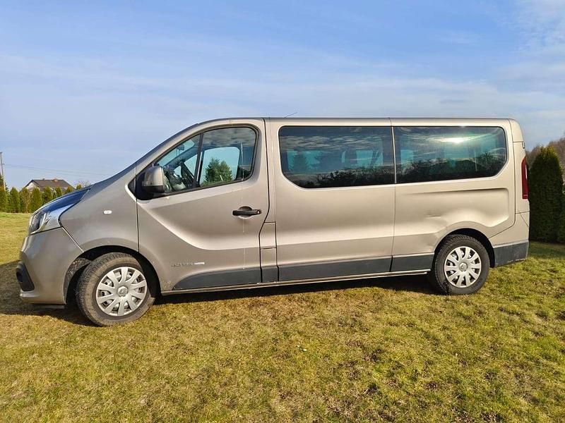 Gebraucht Renault Trafic 125 PS (91 kW) 2017 Bronze Van / Kleinbus
