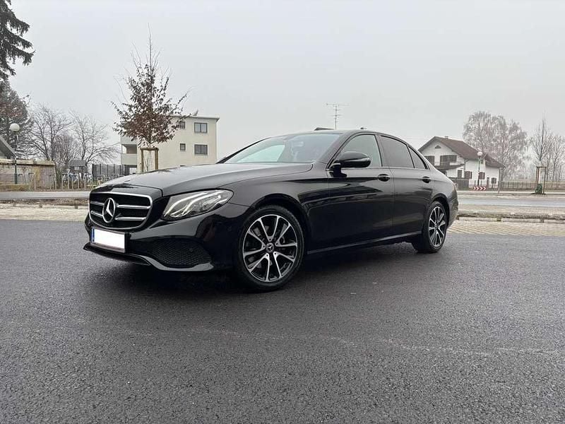 Gebraucht Mercedes E220 194 PS (142 kW) 2019 Schwarz Limousine
