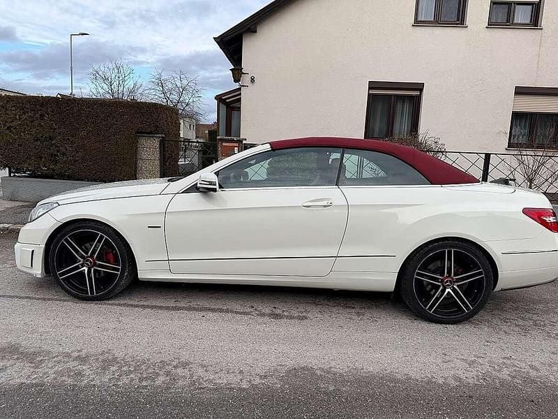 Gebraucht Mercedes E220 170 PS (125 kW) 2011 Weiß Cabrio