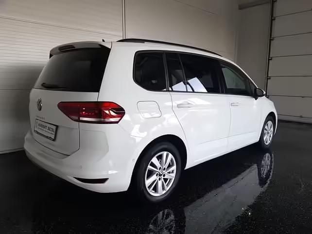 Gebraucht VW Touran 150 PS (110 kW) 2022 Purewhite Van / Kleinbus