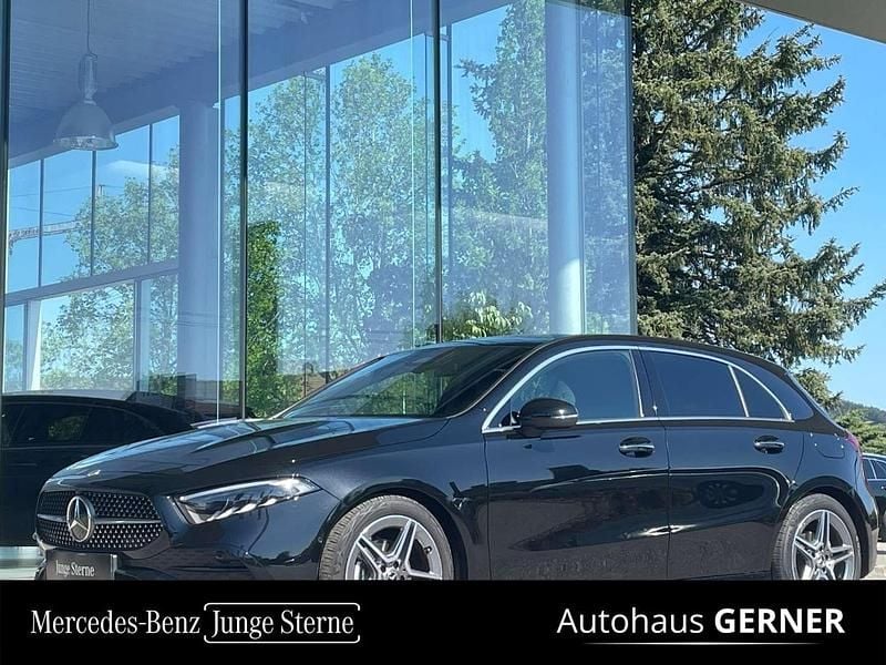 Schwarz Gebraucht 2023 Mercedes A180 AMG line Limousine | € 34.900 (Etwas zu teuer) - Bild 1/4