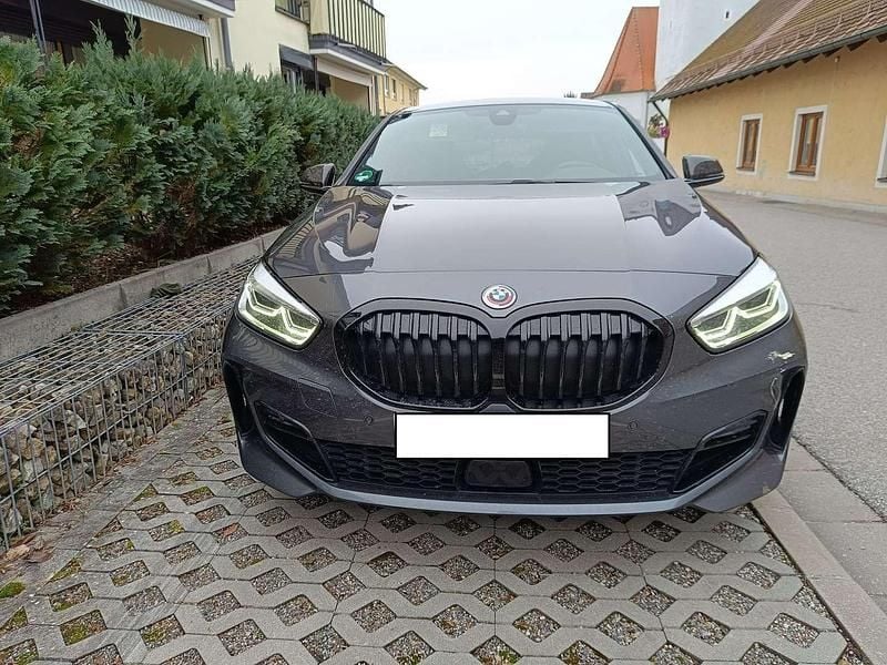 Grau Gebraucht 2020 BMW 120 Performance Kleinwagen | € 28.200 (Fairer Preis) - Bild 1/4