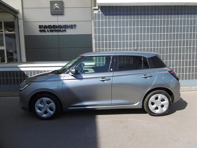 Neu Suzuki Swift 82 PS (60 kW) 2025 Premium silver metallic Kleinwagen