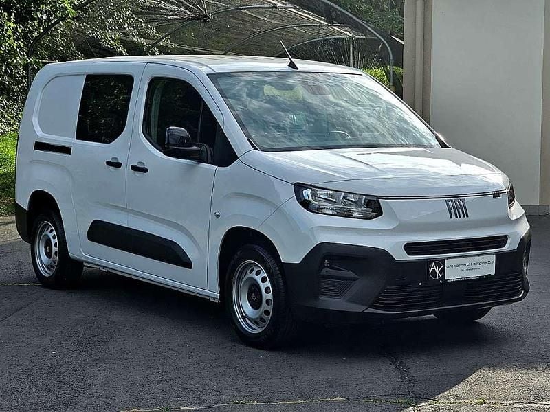 Neu Fiat Doblò 102 PS (75 kW) 2025 Weiß Van / Kleinbus