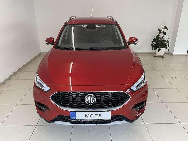 Neu MG ZS Luxury 106 PS (77 kW) 2025 Rot Limousine