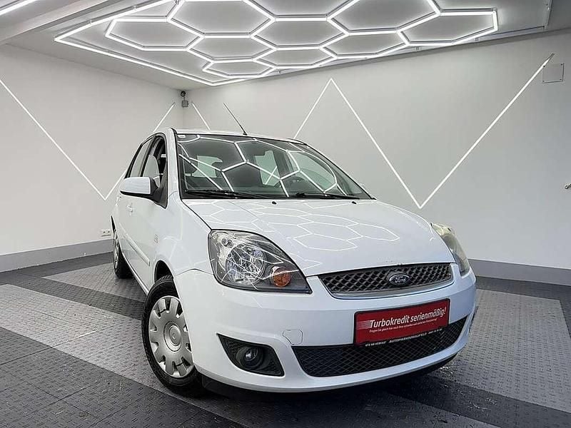 Gebraucht Ford Fiesta Trend 75 PS (55 kW) 2007 Weiß Limousine
