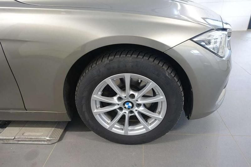 Gebraucht BMW 320 190 PS (139 kW) 2019 Platinsilber Kombi