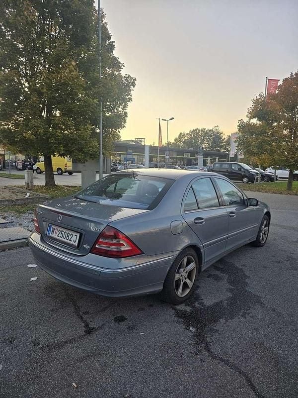 Gebraucht 2004 Mercedes C220 Avantgarde Limousine | € 4.100 (Fairer Preis) - Bild 1/4