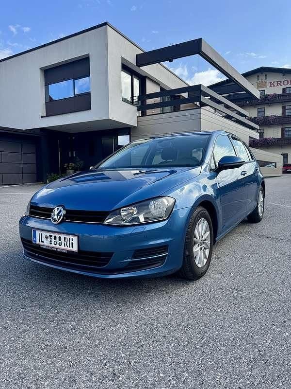 Gebraucht VW Golf VII Comfortline 105 PS (77 kW) 2013 Blau Limousine