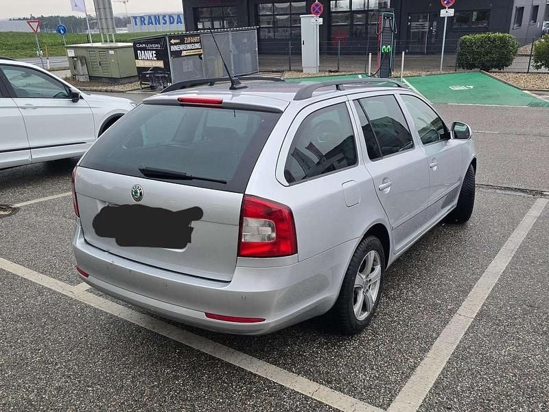 Silber Gebraucht 2012 Skoda Octavia Ambition Kombi | € 4.899 (Etwas zu teuer) - Bild 1/4