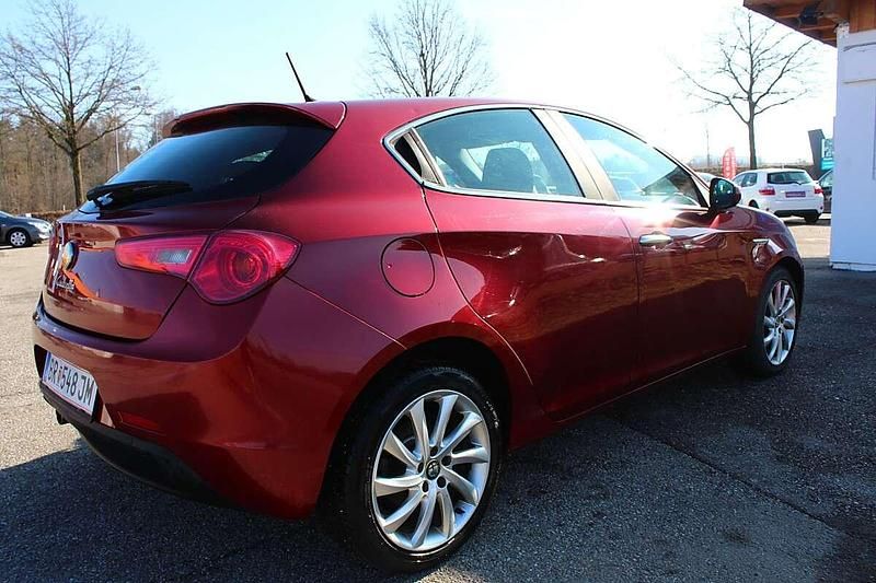 Gebraucht Alfa Romeo Giulietta Progression 105 PS (77 kW) 2010 Rot Kleinwagen