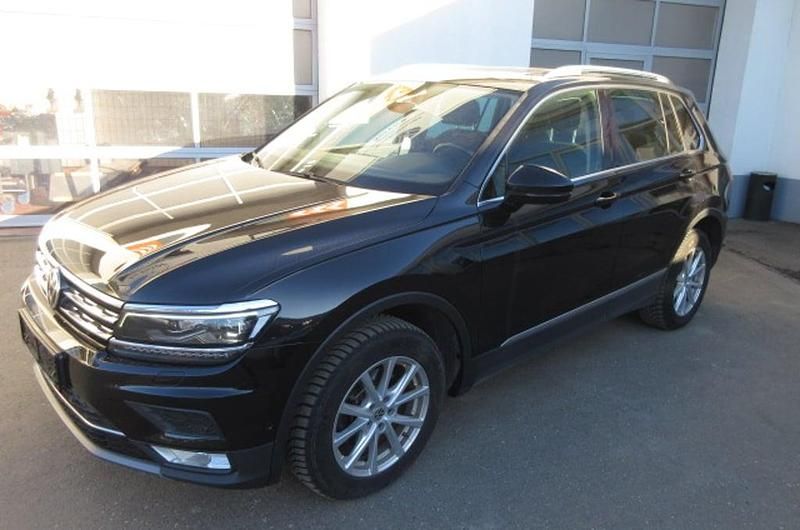 Gebraucht VW Tiguan Highline 150 PS (110 kW) 2017 Schwarz  metallicperleffektno SUV