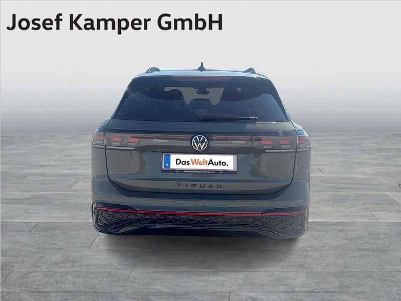 Gebraucht VW Tiguan Sport 193 PS (141 kW) 2025 Mittelgrün metallic SUV