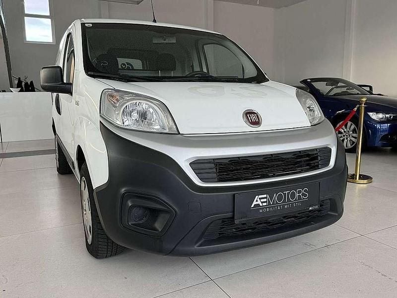 Gebraucht Fiat Fiorino 77 PS (56 kW) 2018 Weiß Van / Kleinbus