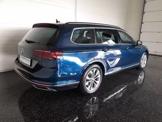 Gebraucht VW Passat Pro 156 PS (114 kW) 2022 Blau Kombi