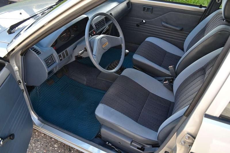 Gebraucht Nissan Cherry 60 PS (44 kW) 1983 Silber Limousine