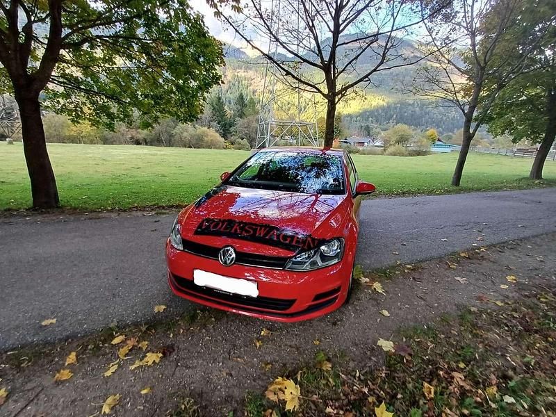 Gebraucht VW Golf VII 90 PS (66 kW) 2015 Rot Limousine
