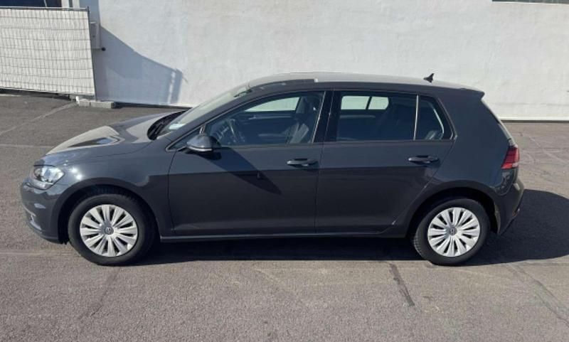 Grau Gebraucht 2019 VW Golf VII Limousine | € 12.550 (Guter Preis) - Bild 1/4